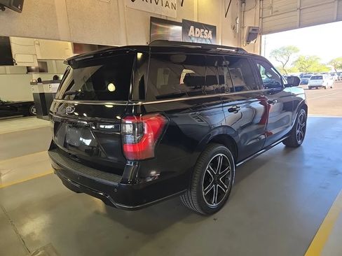 Used 2019 Ford Expedition Limited w/ Equipment Group 303A RWD image 4