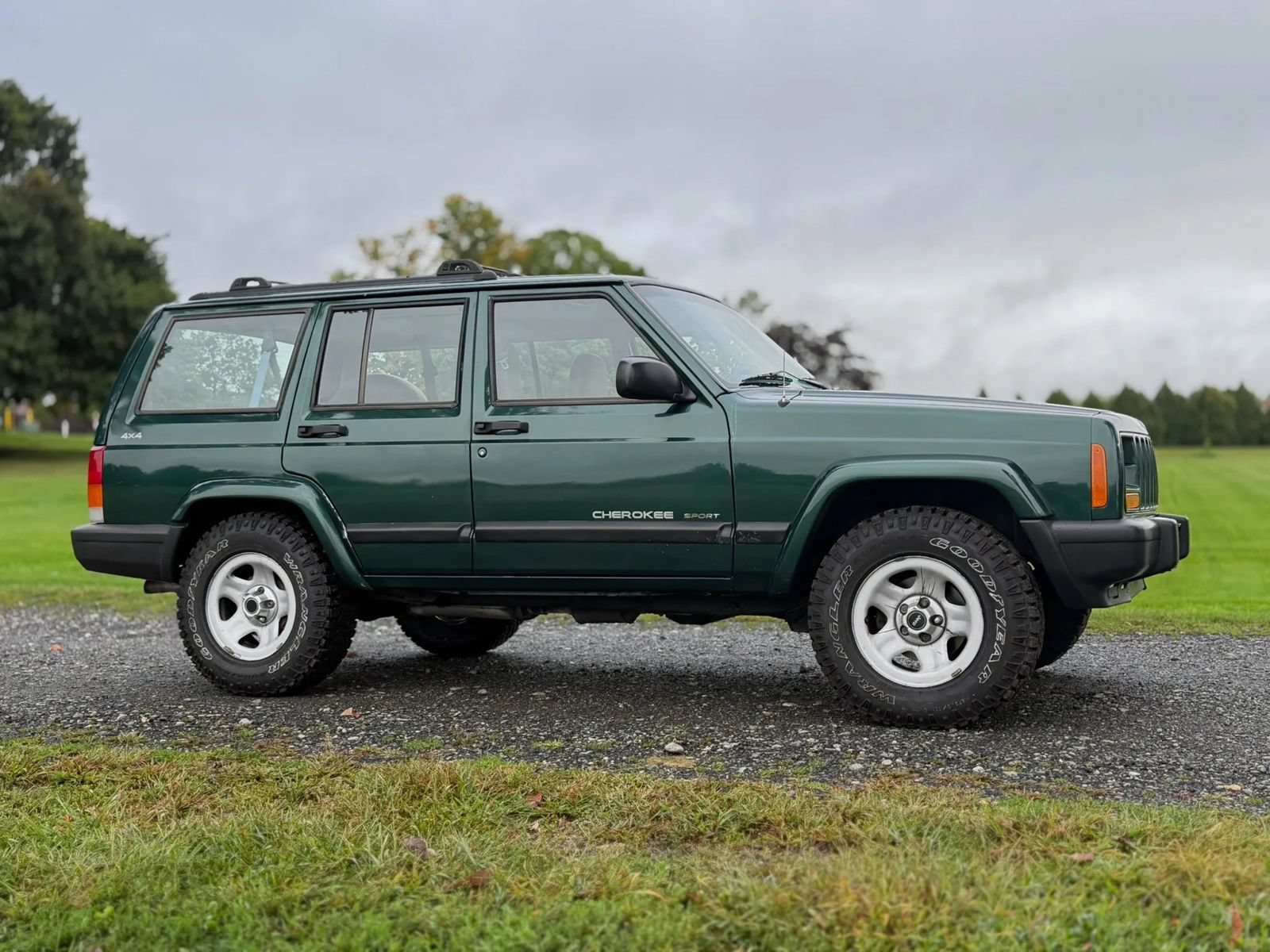 Used 1999 Jeep Cherokee 4WD 4-Door image 25