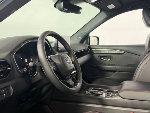 Used 2025 Honda Pilot Black Edition image 21