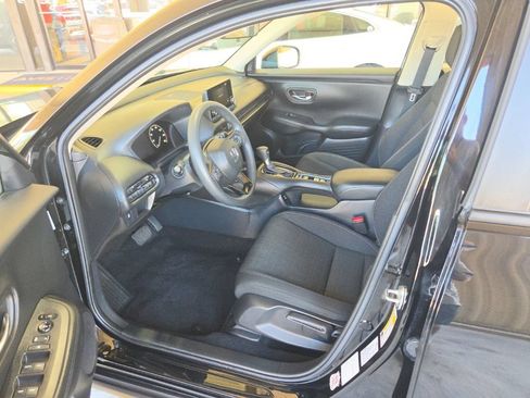 Used 2025 Honda HR-V LX image 4