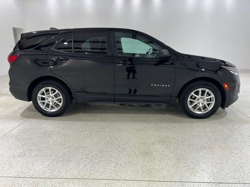 Used 2022 Chevrolet Equinox LS w/ LS Convenience Package FWD image 6