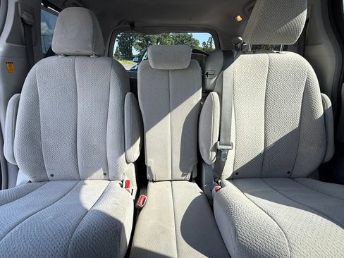 Used 2012 Toyota Sienna LE FWD image 22