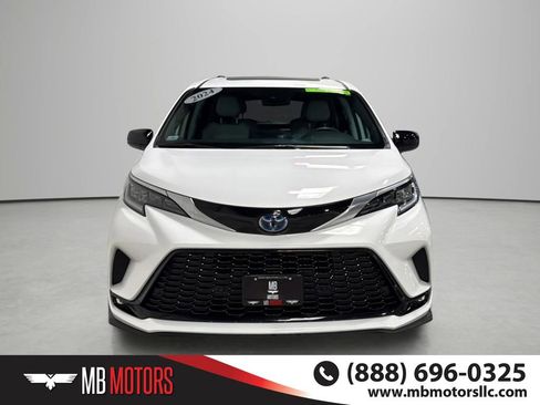 Used 2024 Toyota Sienna XSE AWD/4WD image 2