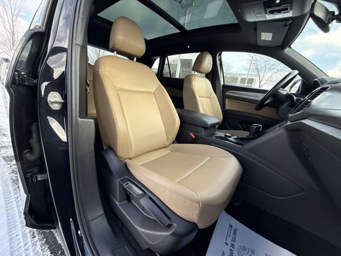 Used 2020 Volkswagen Atlas Cross Sport SE w/ Panoramic Sunroof Package image 25