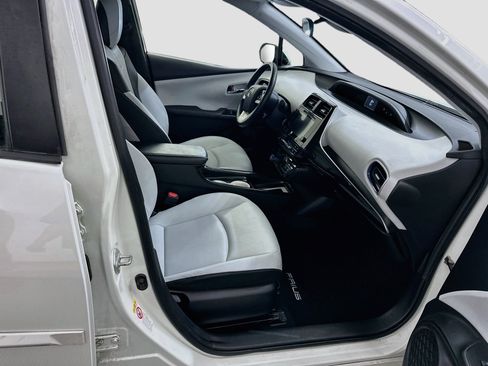 Used 2017 Toyota Prius Three Touring w/ Carpet Mat Package FWD image 32