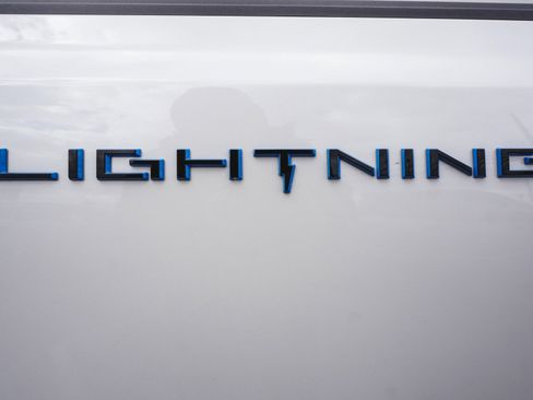 Used 2022 Ford F150 Lightning Lariat image 45
