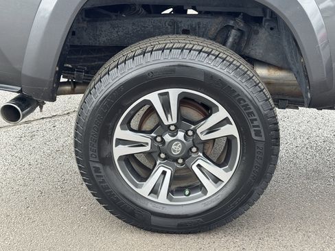 Used 2017 Toyota Tacoma SR5 w/ Tow Package image 36