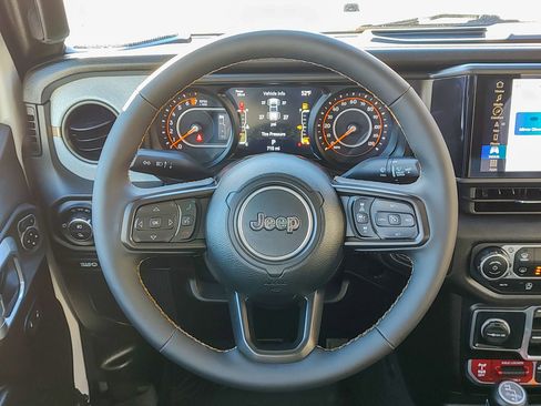 Used 2024 Jeep Gladiator Sport image 5