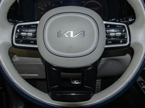 Used 2023 Kia Sorento SX Prestige image 12