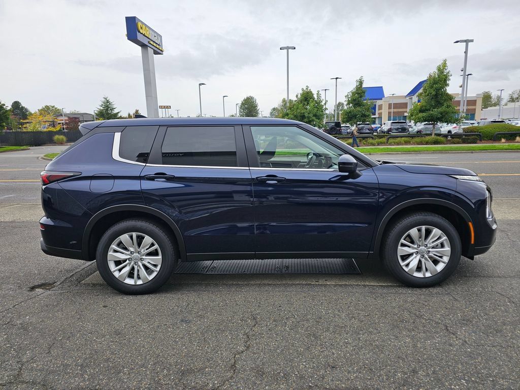 New 2026 Mitsubishi Outlander ES AWD/4WD image 4