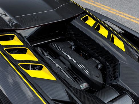 Used 2025 Lamborghini Revuelto AWD/4WD image 22