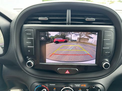 Used 2023 Kia Soul LX w/ LX Technology Package image 14