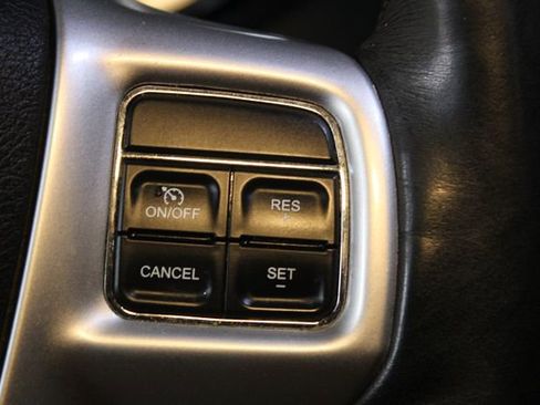 Used 2016 Chrysler Town & Country Touring w/ Driver Convenience Group image 24