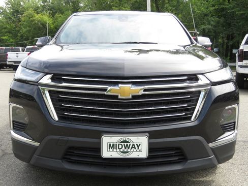 Used 2023 Chevrolet Traverse LT w/ LPO, Cargo Package AWD/4WD image 2