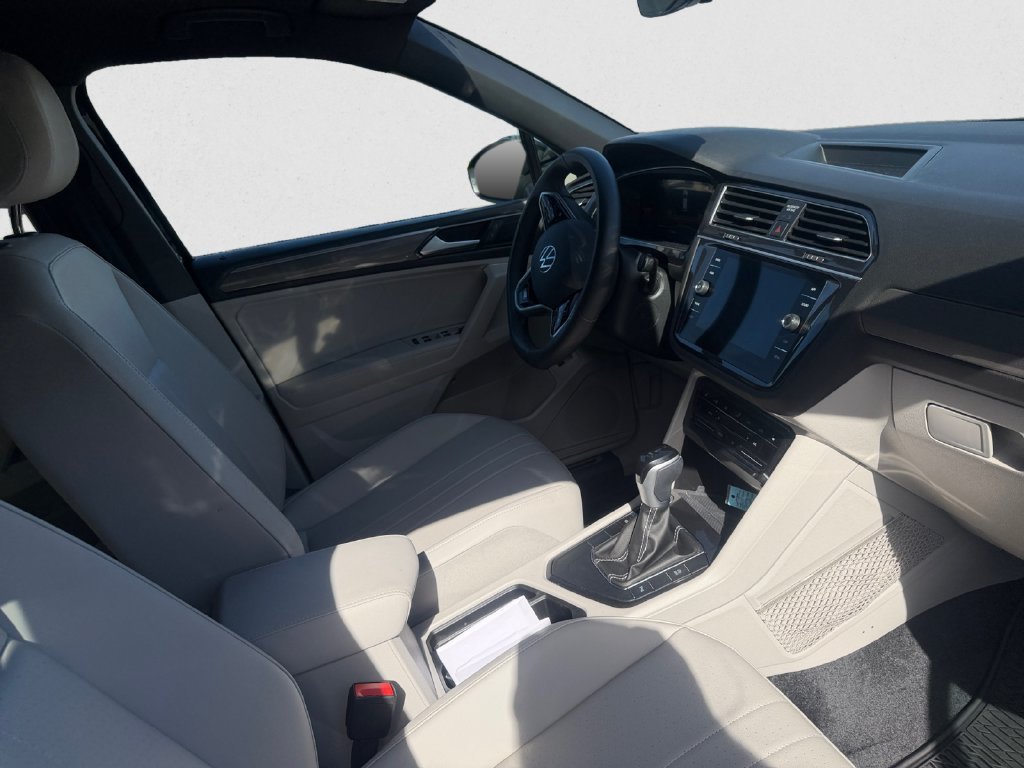 Certified 2024 Volkswagen Tiguan SE R-Line FWD image 15