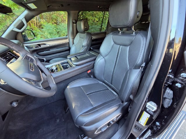 Used 2025 Jeep Wagoneer Series III w/ Premium Group I AWD/4WD image 18