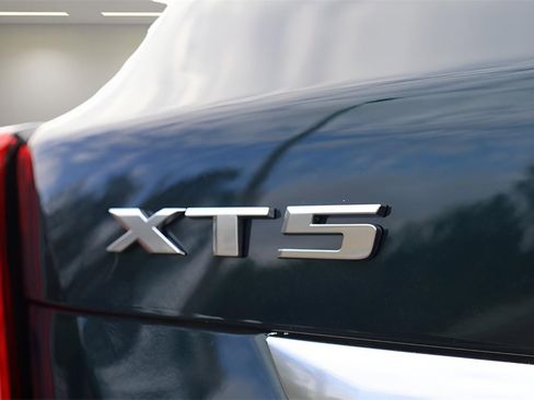 New 2026 Cadillac XT5 Luxury w/ LPO, Bronce Accent Package image 9