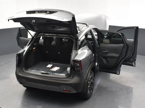 New 2026 Nissan Kicks SV w/ SV Premium Package image 28