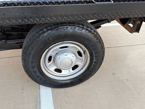 Used 2013 Ford F350 XL w/ Camper Pkg image 23