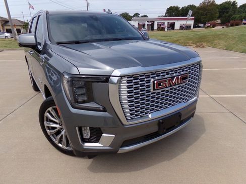 Used 2022 GMC Yukon Denali w/ Denali Premium Package AWD/4WD image 11