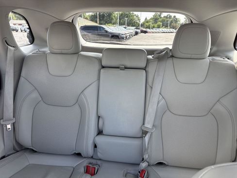 Used 2021 Jeep Cherokee Latitude Lux w/ Comfort/Convenience Group FWD image 24