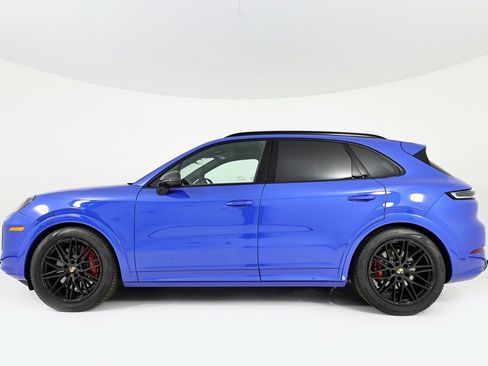 New 2025 Porsche Cayenne GTS image 2