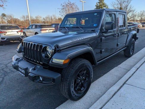 Used 2022 Jeep Gladiator Willys image 4