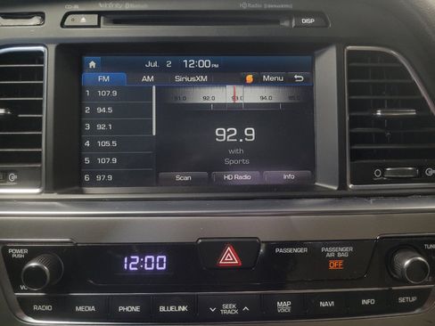 Used 2016 Hyundai Sonata Limited w/ Option Group 04 FWD image 25