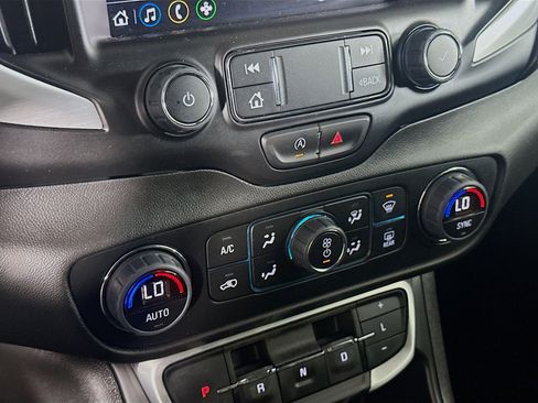 Used 2023 GMC Terrain SLT w/ Tech Package image 22