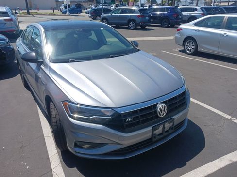 Used 2021 Volkswagen Jetta R-Line w/ R-Line Cold Weather Package FWD image 2
