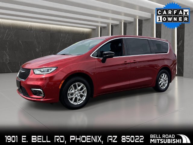 Used 2025 Chrysler Pacifica Select FWD image 1