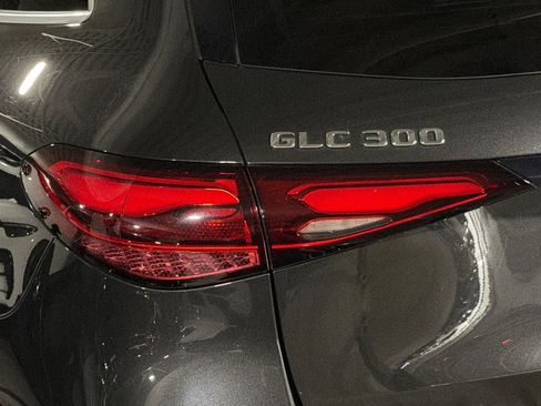 Used 2023 Mercedes-Benz GLC 300 4MATIC image 27