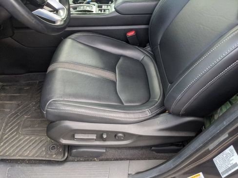 Used 2025 Honda Pilot EX-L image 13