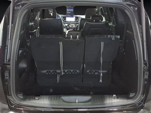 Used 2025 Chrysler Pacifica Limited FWD image 30