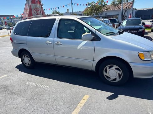 Used 2003 Toyota Sienna LE w/ Symphony Pkg FWD image 3