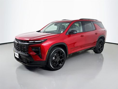 Used 2025 Chevrolet Traverse RS image 4