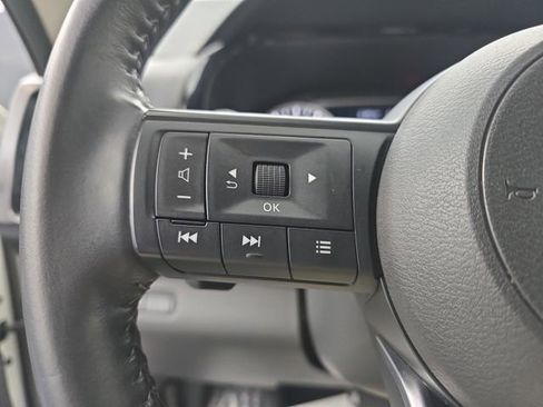 Used 2025 Nissan Pathfinder SV image 34