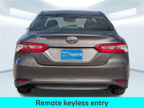 Used 2018 Toyota Camry L image 5