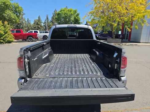 Used 2021 Toyota Tacoma TRD Off-Road w/ TRD Premium Off Road Package AWD/4WD image 24