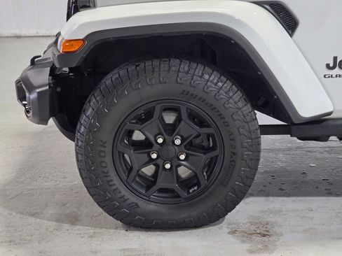 Certified 2021 Jeep Gladiator Willys image 12