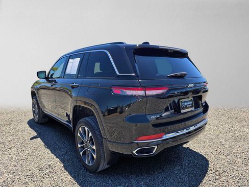 Used 2022 Jeep Grand Cherokee Overland w/ Luxury Tech Group IV AWD/4WD image 5