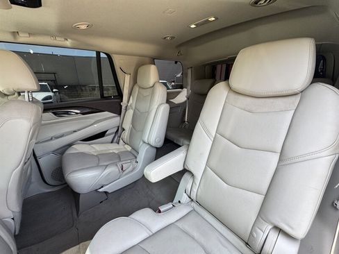 Used 2016 Cadillac Escalade Luxury AWD/4WD image 33