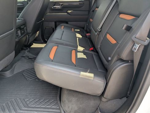 Used 2024 GMC Sierra 2500 AT4 w/ AT4 Premium Plus Package AWD/4WD image 9