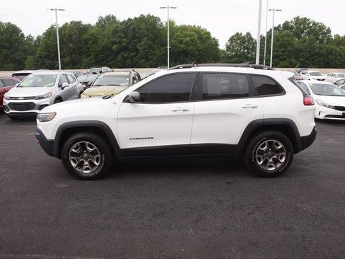 Used 2019 Jeep Cherokee Trailhawk w/ Comfort/Convenience Group AWD/4WD image 3
