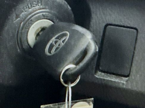 Used 2016 Toyota RAV4 LE image 13