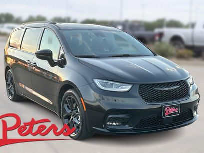 Used 2025 Chrysler Pacifica Limited