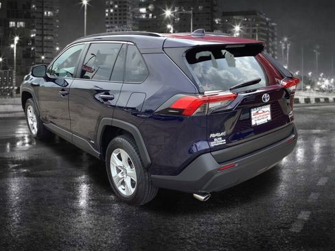 Used 2021 Toyota RAV4 XLE w/ Convenience Package image 6