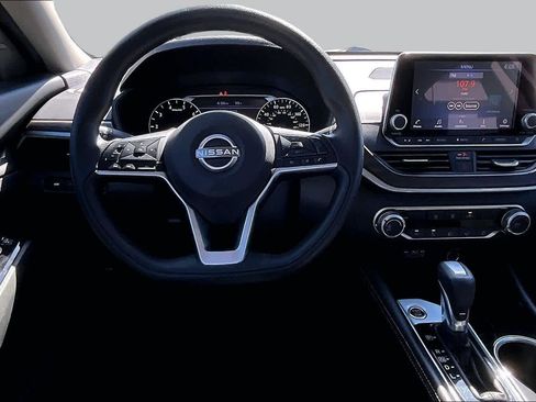Used 2023 Nissan Altima 2.5 SV FWD image 6