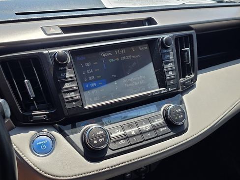 Used 2016 Toyota RAV4 XLE AWD/4WD image 32
