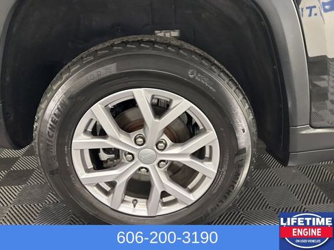 Used 2022 Jeep Grand Cherokee Limited image 6